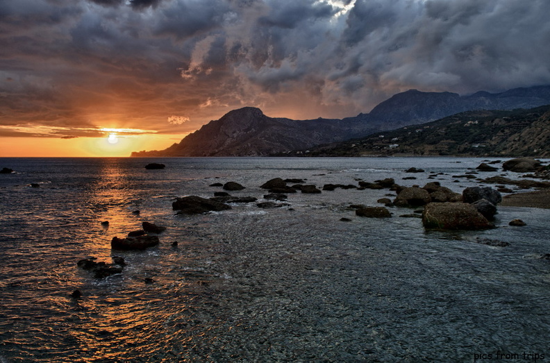 sunset and storm on Plakias bay2010d18c030_HDR.jpg